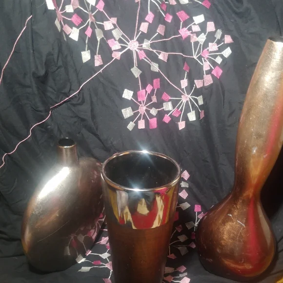 Vases - Picture 2 of 2